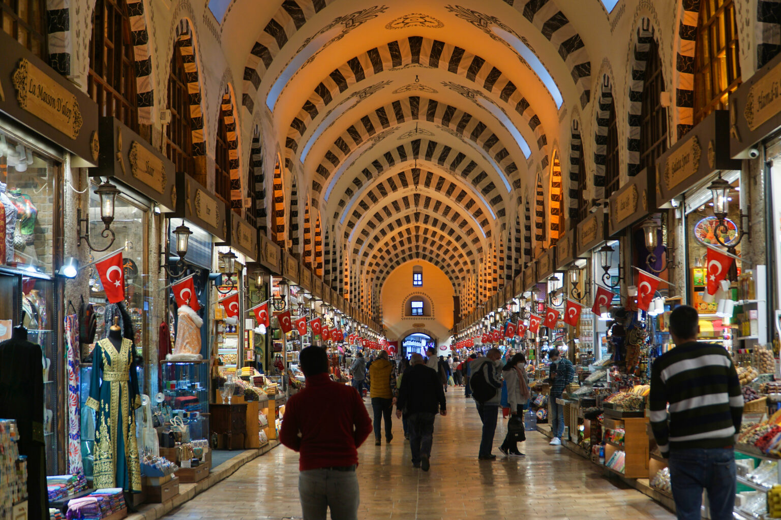 Istanbul: Private Culinary Tour in the Old City with Spice Market & Tastings
