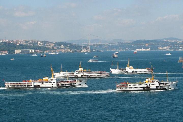 Bosphorus Cruise and Beylerbeyi Palace Image