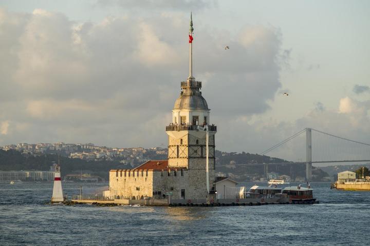 Bosphorus Cruise and Beylerbeyi Palace Image