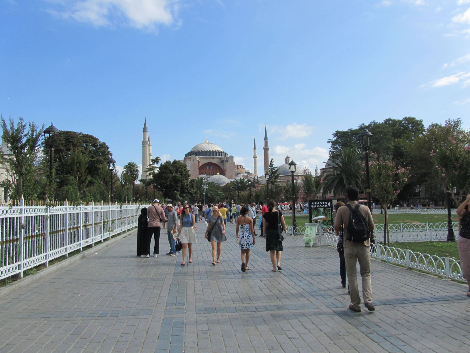 Pedestrians-Near-Hagia-Sofia-Istanbul