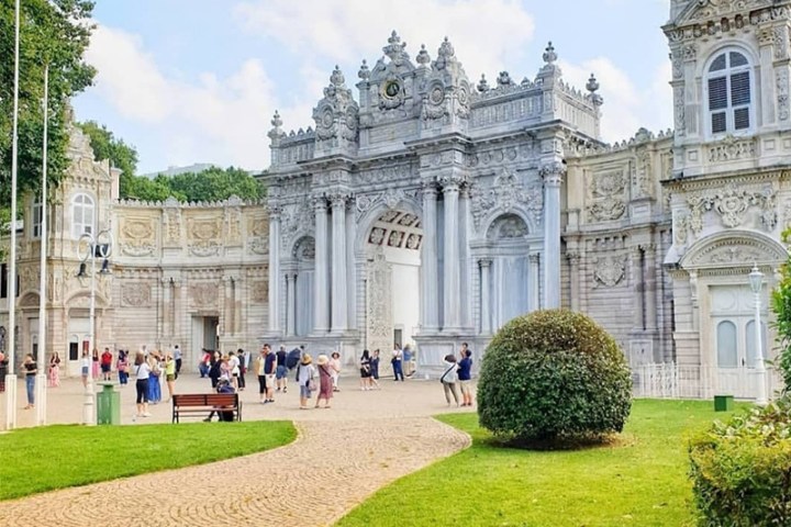 a large lawn in front of a building